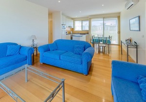 5 Salmon Row, What a position, so close to Smiths Beach!
