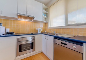 5 Salmon Row, What a position, so close to Smiths Beach!