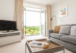 5 THE MANOR HOUSE, HILLFIELD VILLAGE, family friendly in Dartmouth