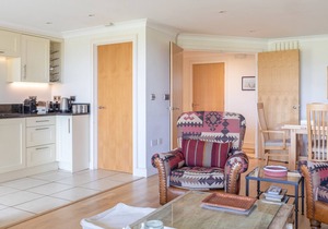 5 THURLESTONE BEACH, pet friendly, with a garden in Thurlestone
