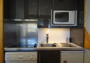 50m from resort center, 16th floor, view ski slopes, balcony, fireplace or stove, tv, 29m², Les Arcs