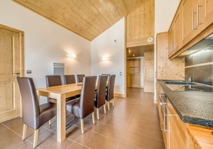 50m from ski slopes, 5th floor, balcony, parking, tv, ski locker, 72m², Champagny-en-Vanoise