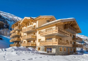 50m from ski slopes, 7th floor, fitness, swimming pool, sauna, hammam, balcony, tv, ski locker, 72m²