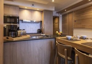 50m from ski slopes, fitness, swimming pool, sauna, hammam, balcony, fireplace or stove, tv