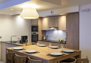 50m from ski slopes, fitness, swimming pool, sauna, hammam, balcony, fireplace or stove, tv