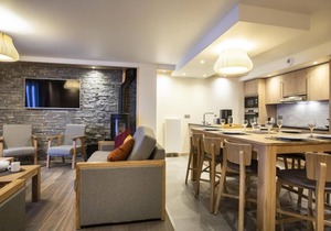 50m from ski slopes, fitness, swimming pool, sauna, hammam, balcony, fireplace or stove, tv