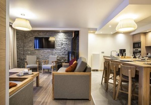 50m from ski slopes, fitness, swimming pool, sauna, hammam, balcony, fireplace or stove, tv