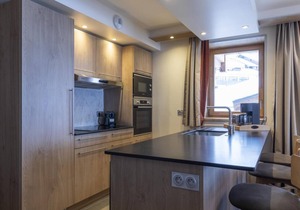 50m from ski slopes, fitness, swimming pool, sauna, hammam, balcony, fireplace or stove, tv