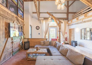 590 m² House ∙ 15 bedrooms ∙ 34 guests