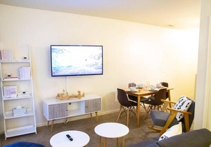 5BR/2.5BA Entire Duplex, Easy Walk to Downtown A2