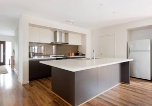 5br Luxury House 20 Min To Cbd Spacious Living