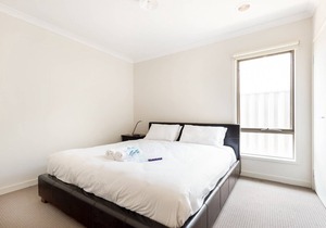5br Luxury House 20 Min To Cbd Spacious Living