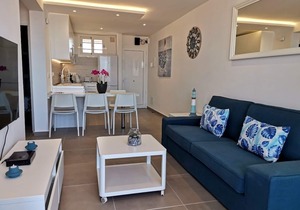 5mn from the beach: Achacay Standing apartment with sea and mountain views