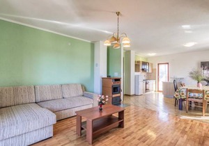 6 bedroom accommodation in Bratulici