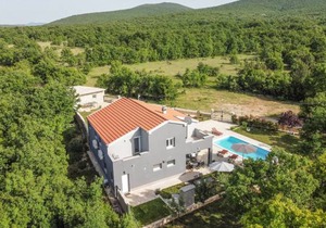 6 bedroom accommodation in Turjaci