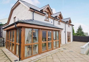 6 bedroom accommodation in Aberaeron