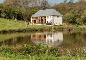 6 bedroom accommodation in Cadeleigh, near Tiverton