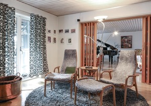 6 bedroom accommodation in Åsljunga