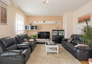 6 bedroom accommodation in Lisicic