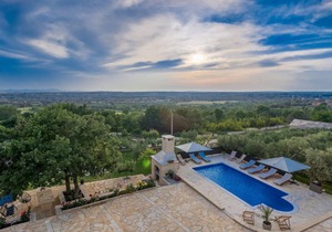 6 bedroom accommodation in Lisicic
