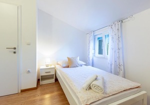 6 bedroom accommodation in Turjaci