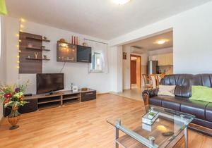 6 bedroom accommodation in Turjaci