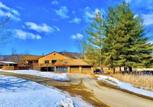 6 Bedroom Village Creek Lodge w/ Pool & Hot Tub Jacuzzi
