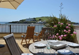 6 BURGH ISLAND CAUSEWAY, pet friendly, with pool in Bigbury-On-Sea