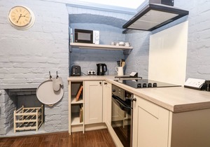 6 COASTAL COTTAGES, pet friendly, with a garden in Kessingland
