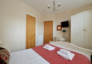 6 Cove View - Three Bedroom Apartment, Sleeps 5