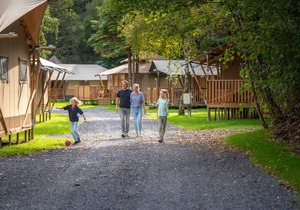6-person safari tent in the holiday park Landal Glamping Neufchâteau