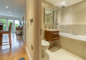 6 Sandy Lane