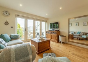 6 Sandy Lane