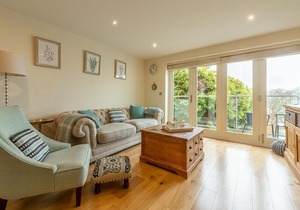 6 Sandy Lane