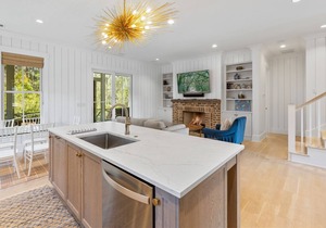 6-Seater Golf Cart and 6 Bikes! Majestic Moreland 4-Bedroom Beauty