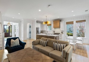 6-Seater Golf Cart and 6 Bikes! Majestic Moreland 4-Bedroom Beauty