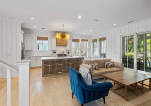 6-Seater Golf Cart and 6 Bikes! Majestic Moreland 4-Bedroom Beauty