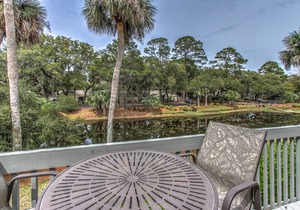 6 Turtle Ln- Lagoon View & Fully Renovated! Steps to the Ocean & Beach Club