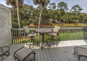 6 Turtle Ln- Lagoon View & Fully Renovated! Steps to the Ocean & Beach Club