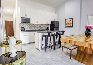 60% discount, new 3 BDR, 2 rooftop pools w panoramic views, 5 min from downtown