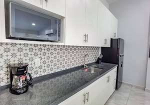 60% discount, new 3 BDR, 2 rooftop pools w panoramic views, 5 min from downtown