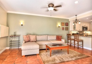 604 Gorgeous Renovated Condo, Steps to Omni Spa, PFC & Exclusive Building Pool