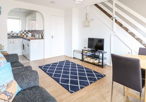 65 WATERSIDE PARK, pet friendly, country holiday cottage in Corton