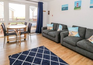 65 WATERSIDE PARK, pet friendly, country holiday cottage in Corton