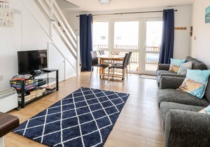 65 WATERSIDE PARK, pet friendly, country holiday cottage in Corton