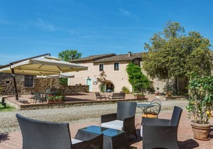 650 m² Farmhouse ∙ 18 bedrooms ∙ 46 guests