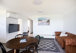 67 South Pacific Crescent - Apartment 2