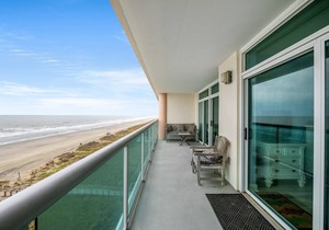 6th floor Oceanfront Condo, Glass panel balcony, 3 beds | Laguna Keyes - 604