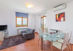 7 Bedroom Nice Home In Labin