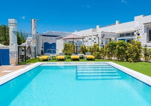7. Cottage Style Accommodation Los Moxaicos, Pool